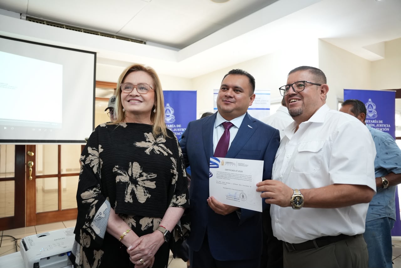 La Secretaría de Gobernación y JICA entregaron certificaciones de Planes de Desarrollo Municipal a 54 alcaldías del país